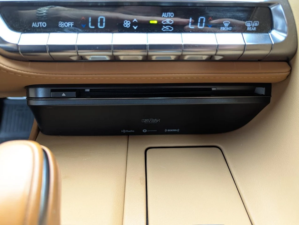 2021 Lexus LC - Image 27 of 31