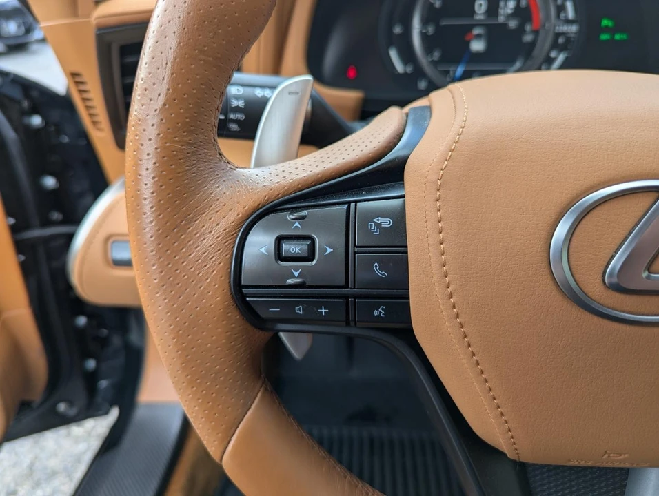 2021 Lexus LC - Image 16 of 31