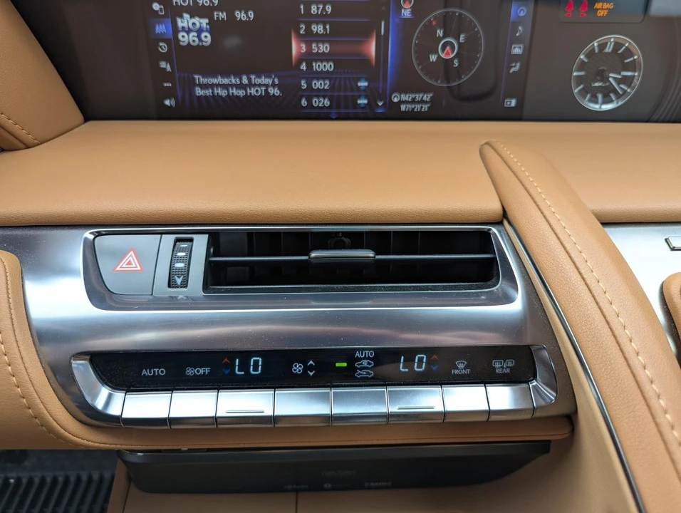 2021 Lexus LC - Image 25 of 31