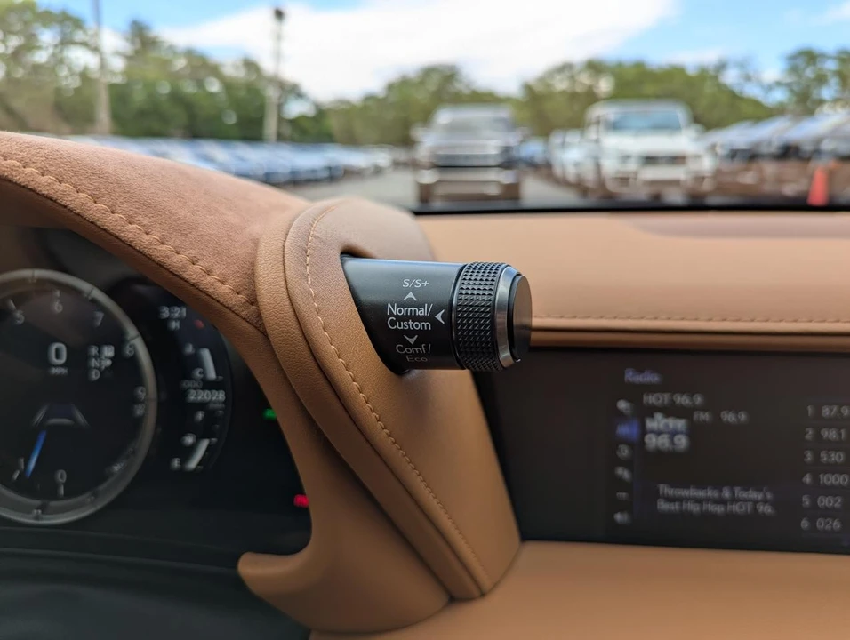 2021 Lexus LC - Image 22 of 31