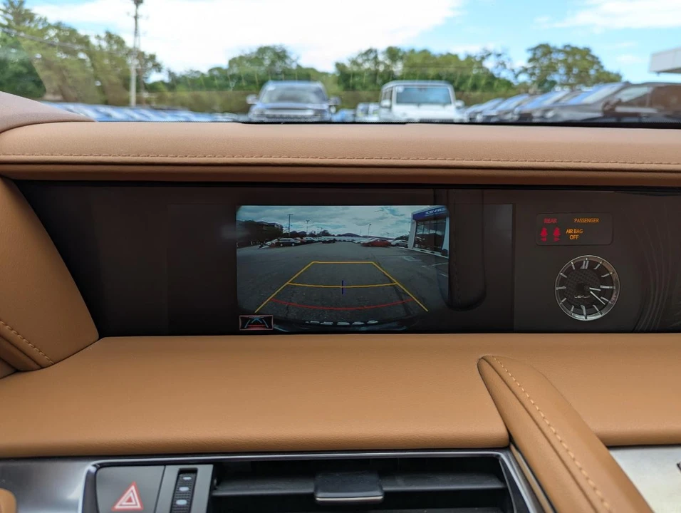 2021 Lexus LC - Image 24 of 31