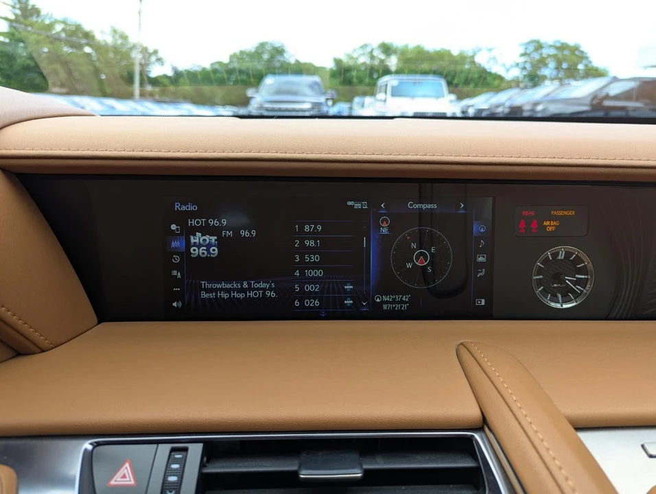 2021 Lexus LC - Image 23 of 31