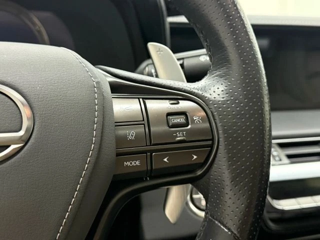 2021 Lexus LC - Image 18 of 21