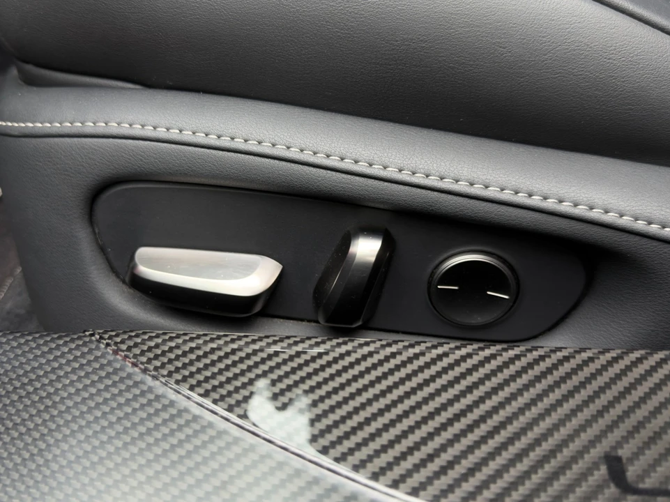 2021 Lexus LC - Image 22 of 31