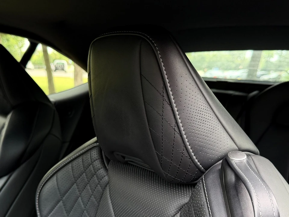 2021 Lexus LC - Image 23 of 31