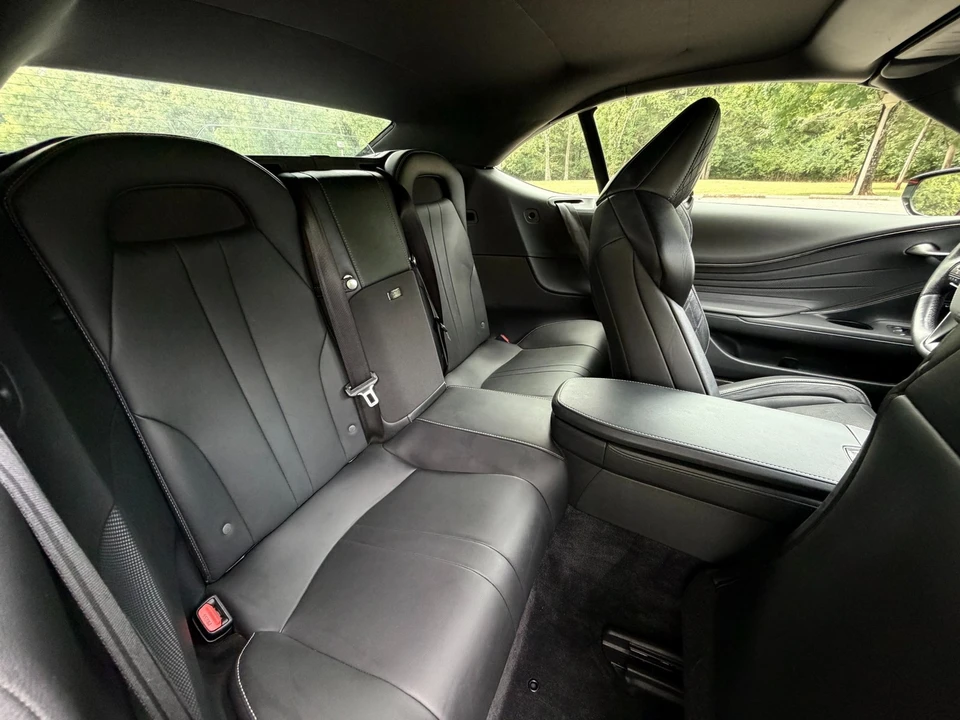 2021 Lexus LC - Image 27 of 31