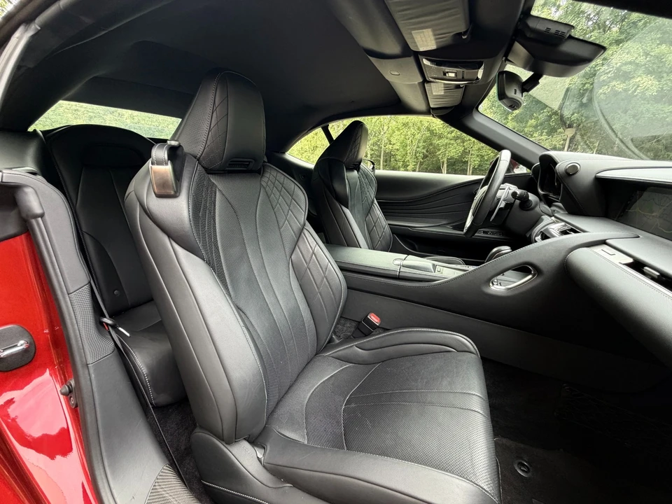 2021 Lexus LC - Image 26 of 31
