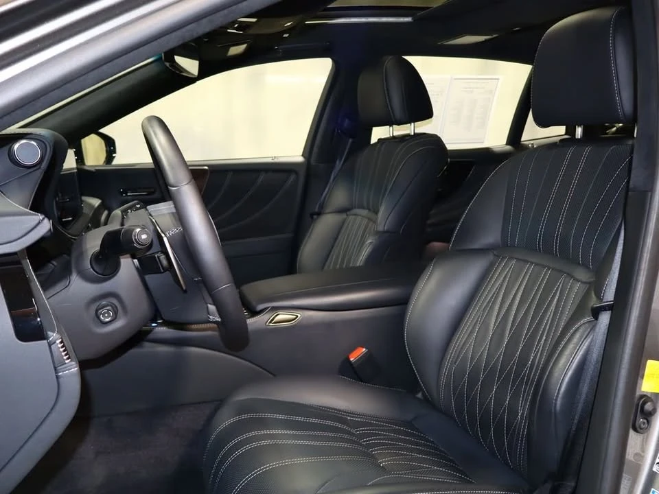 2021 Lexus LS 5th Gen - Image 17 of 20