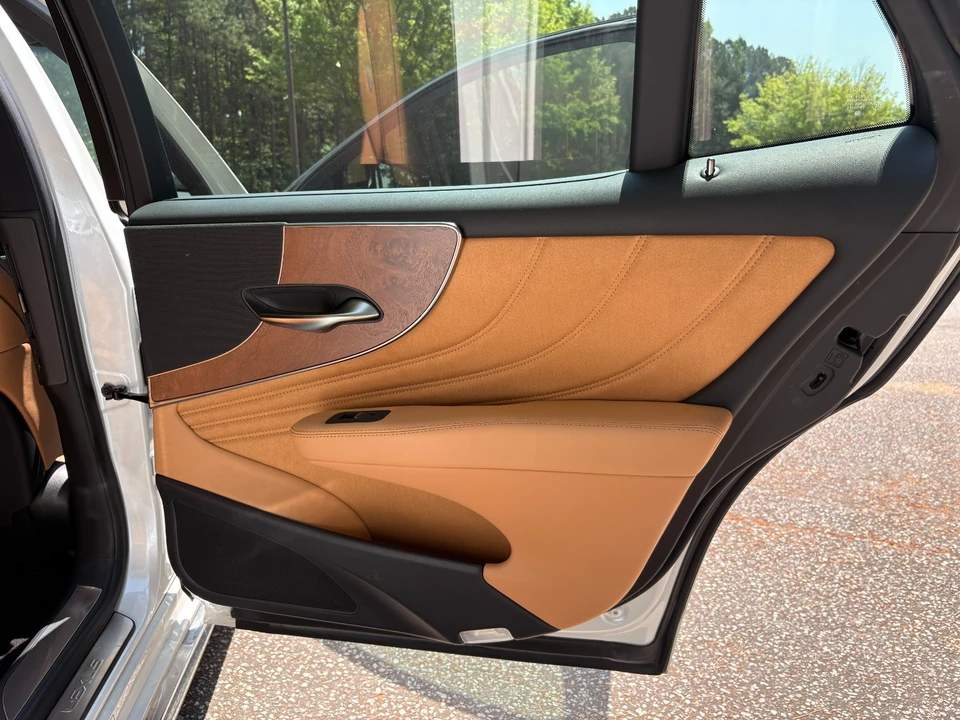 2021 Lexus LS 5th Gen - Image 27 of 28