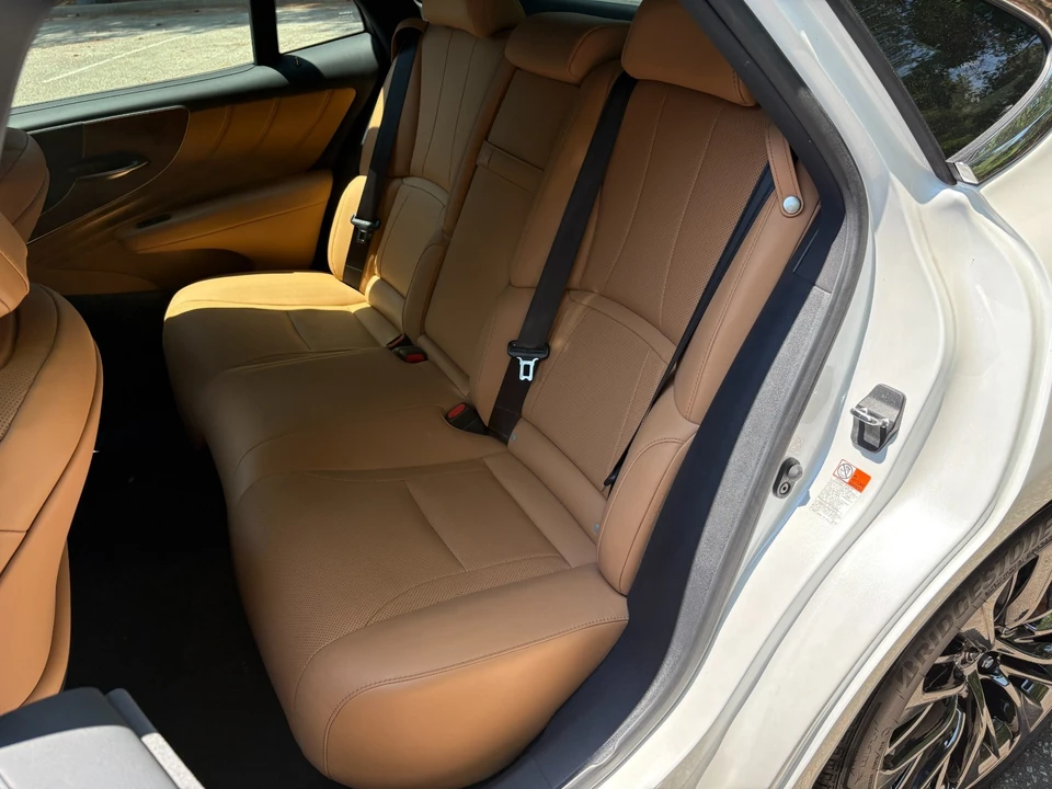 2021 Lexus LS 5th Gen - Image 24 of 28