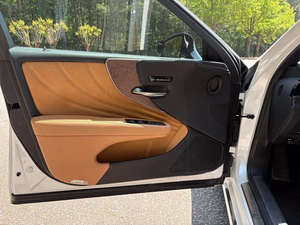 2021 Lexus LS 5th Gen - Image 12 of 28