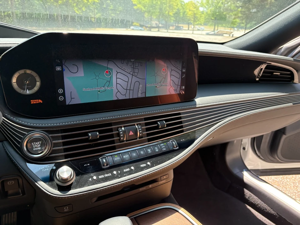 2021 Lexus LS 5th Gen - Image 18 of 28