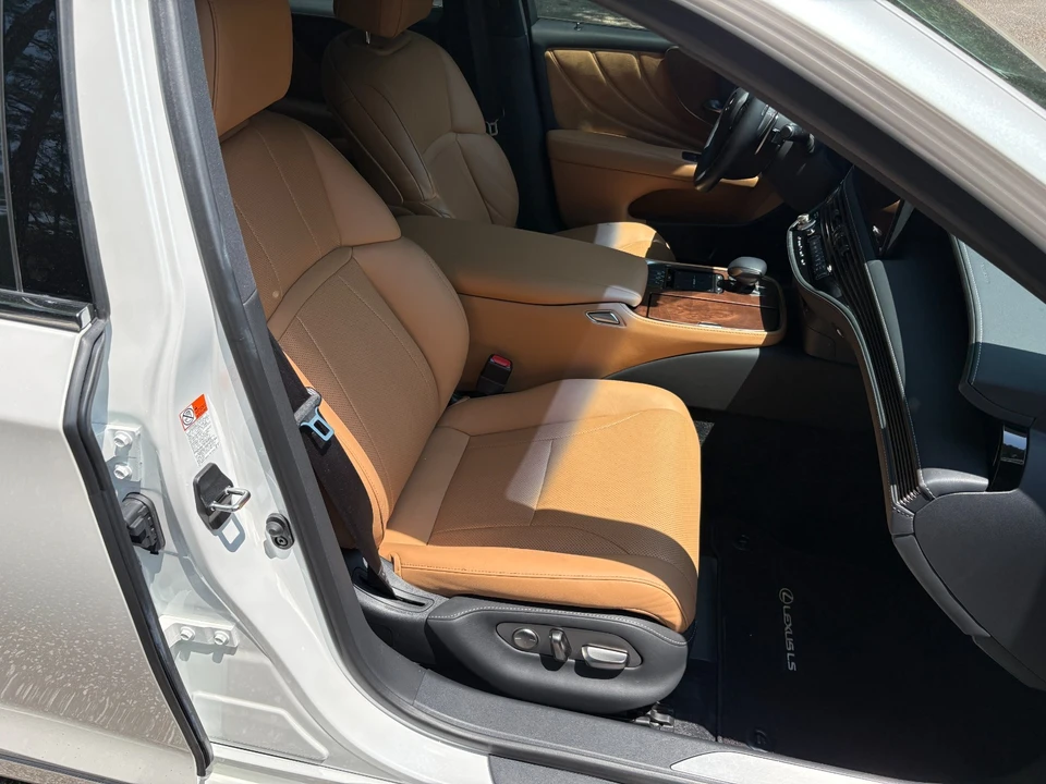 2021 Lexus LS 5th Gen - Image 26 of 28