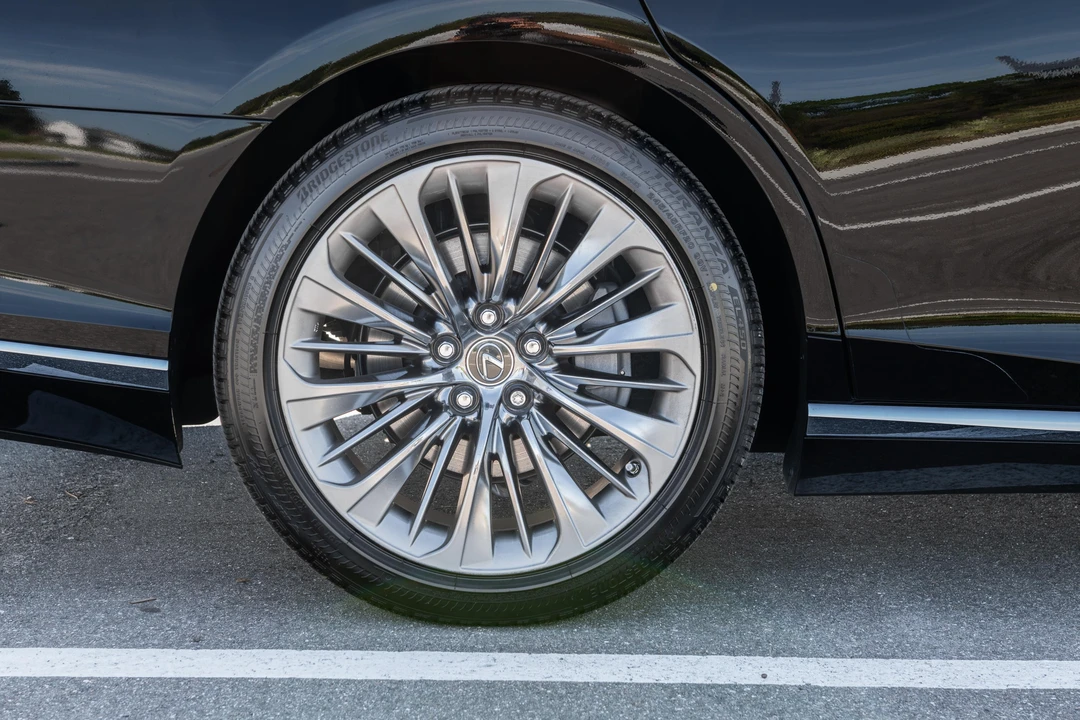 2021 Lexus LS 5th Gen - Image 12 of 31
