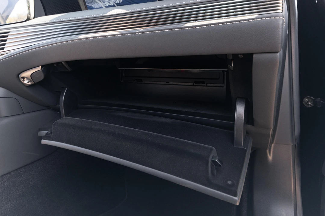 2021 Lexus LS 5th Gen - Image 26 of 31
