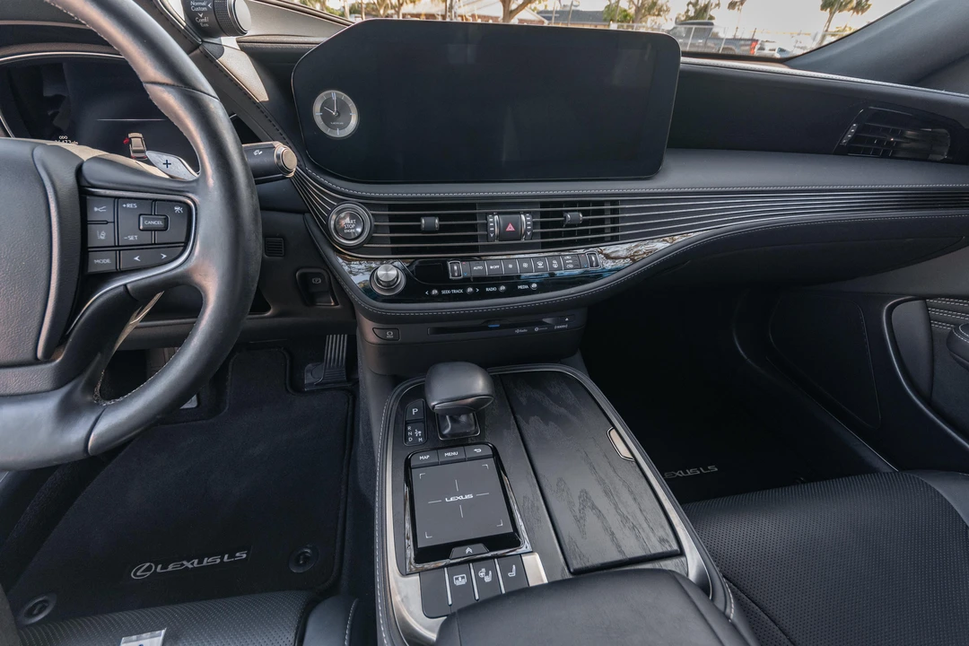 2021 Lexus LS 5th Gen - Image 27 of 31