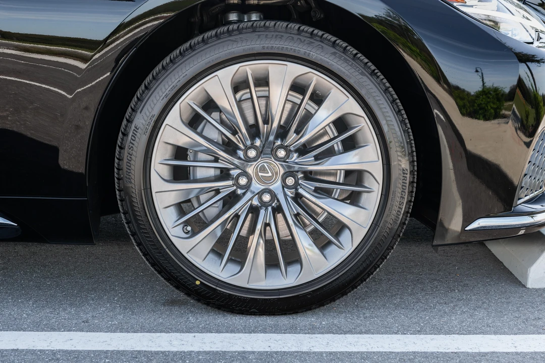 2021 Lexus LS 5th Gen - Image 13 of 31