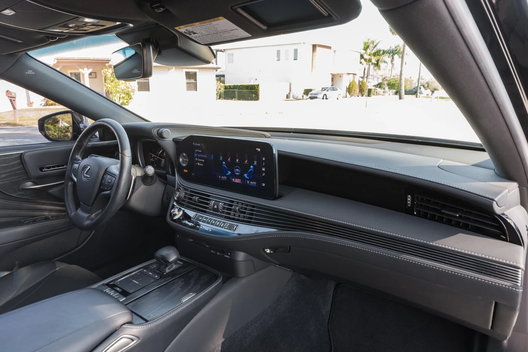 2021 Lexus LS 5th Gen - Image 25 of 31