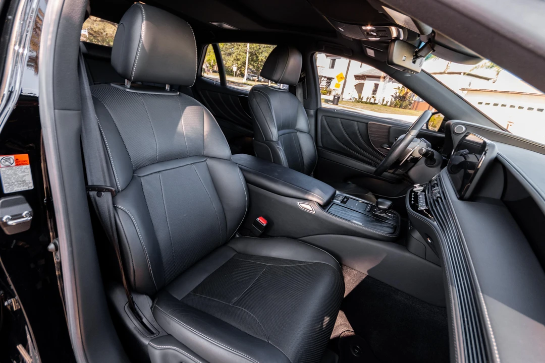 2021 Lexus LS 5th Gen - Image 21 of 31