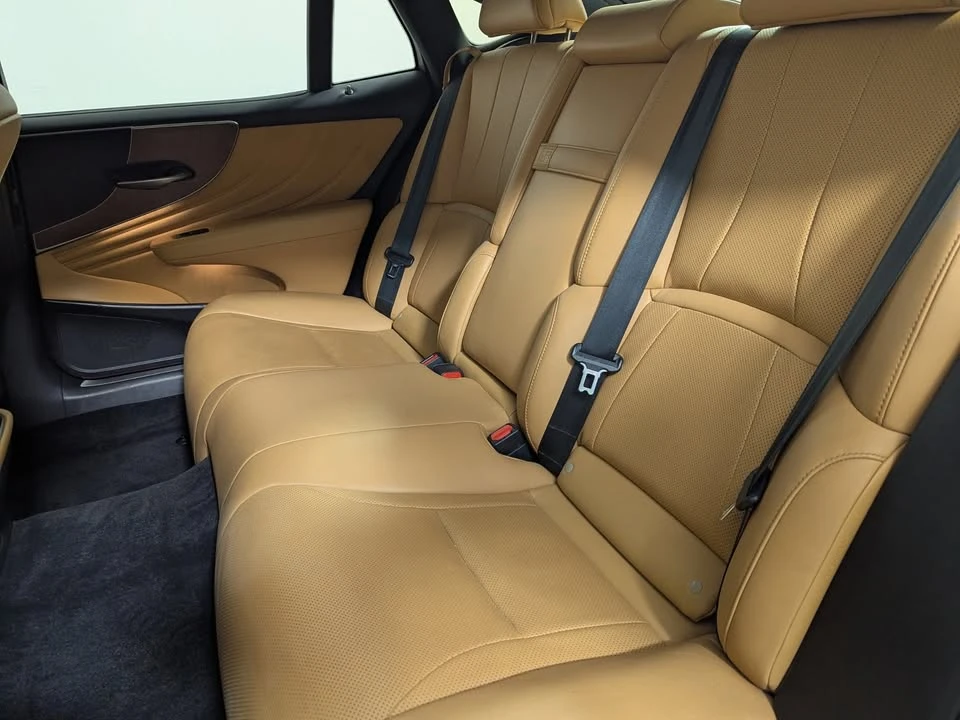 2021 Lexus LS 5th Gen - Image 11 of 12