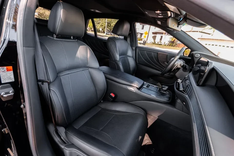 2021 Lexus LS 5th Gen - Image 6 of 9