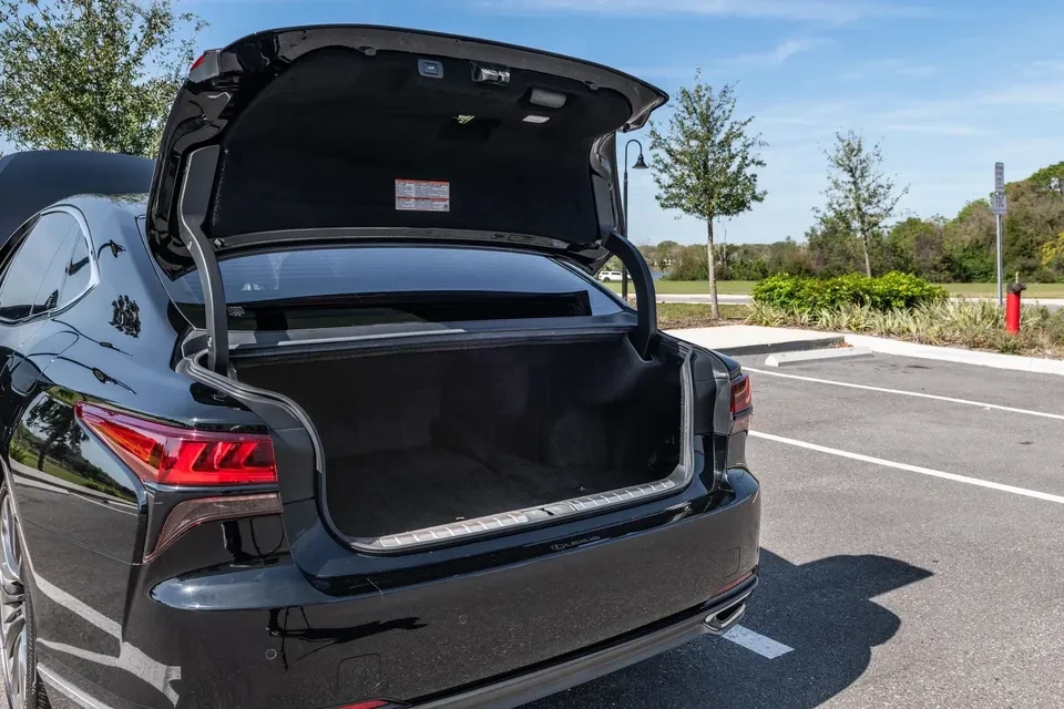 2021 Lexus LS 5th Gen - Image 9 of 9