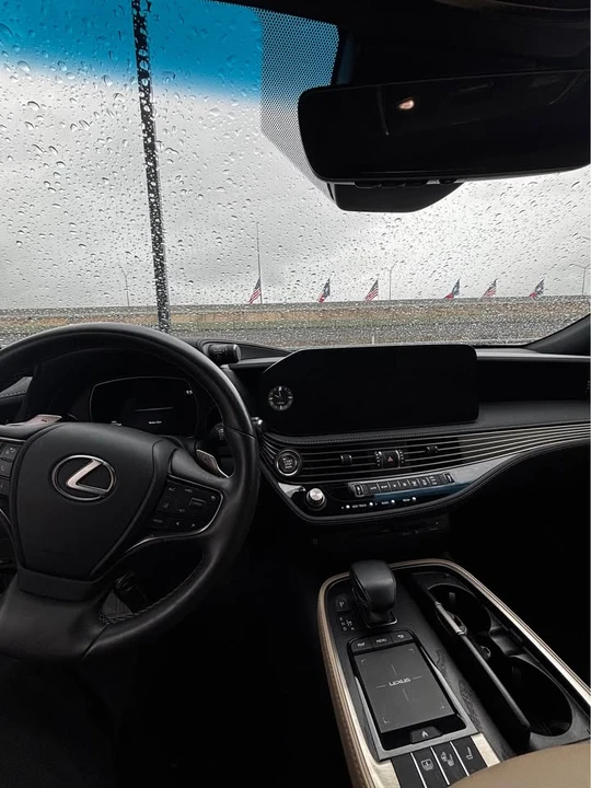 2021 Lexus LS 5th Gen - Image 8 of 8