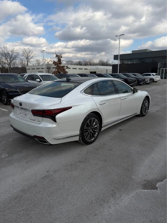 2021 Lexus LS 5th Gen - Image 10 of 15