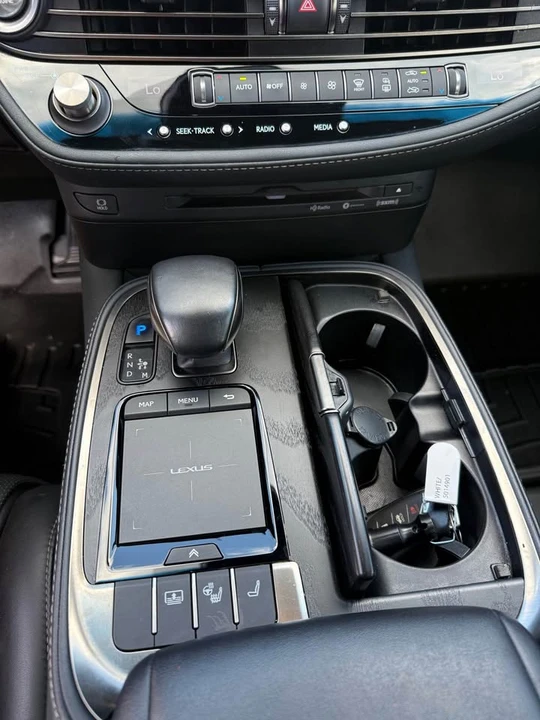 2021 Lexus LS 5th Gen - Image 9 of 13