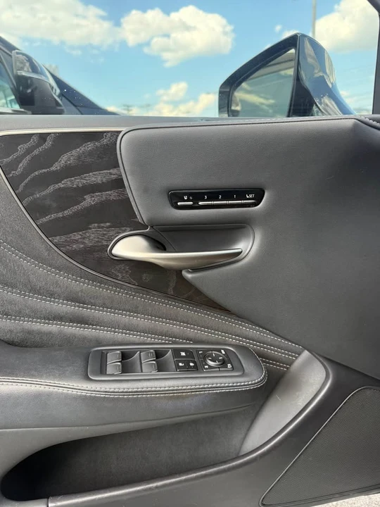 2021 Lexus LS 5th Gen - Image 10 of 13
