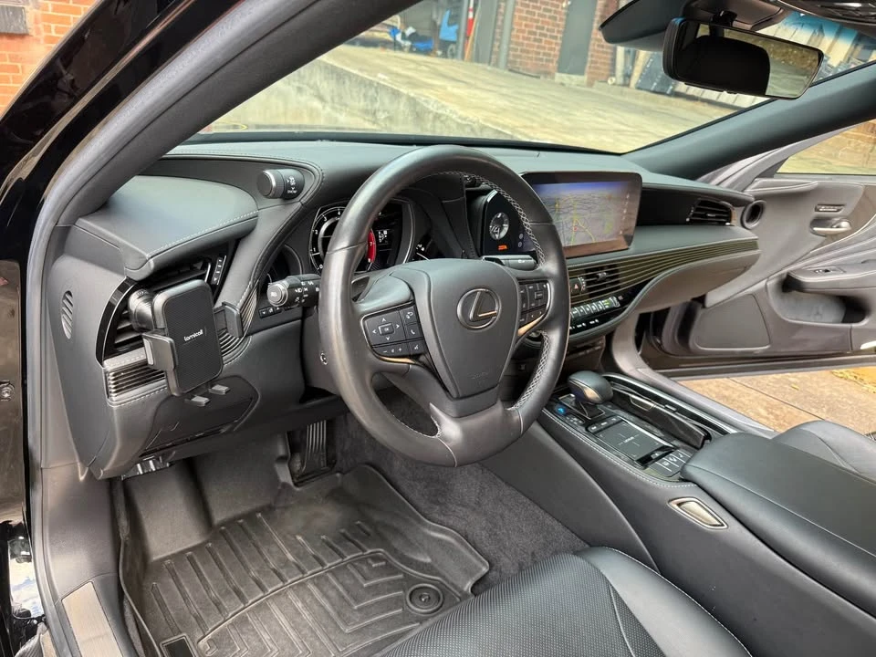 2021 Lexus LS 5th Gen - Image 16 of 17