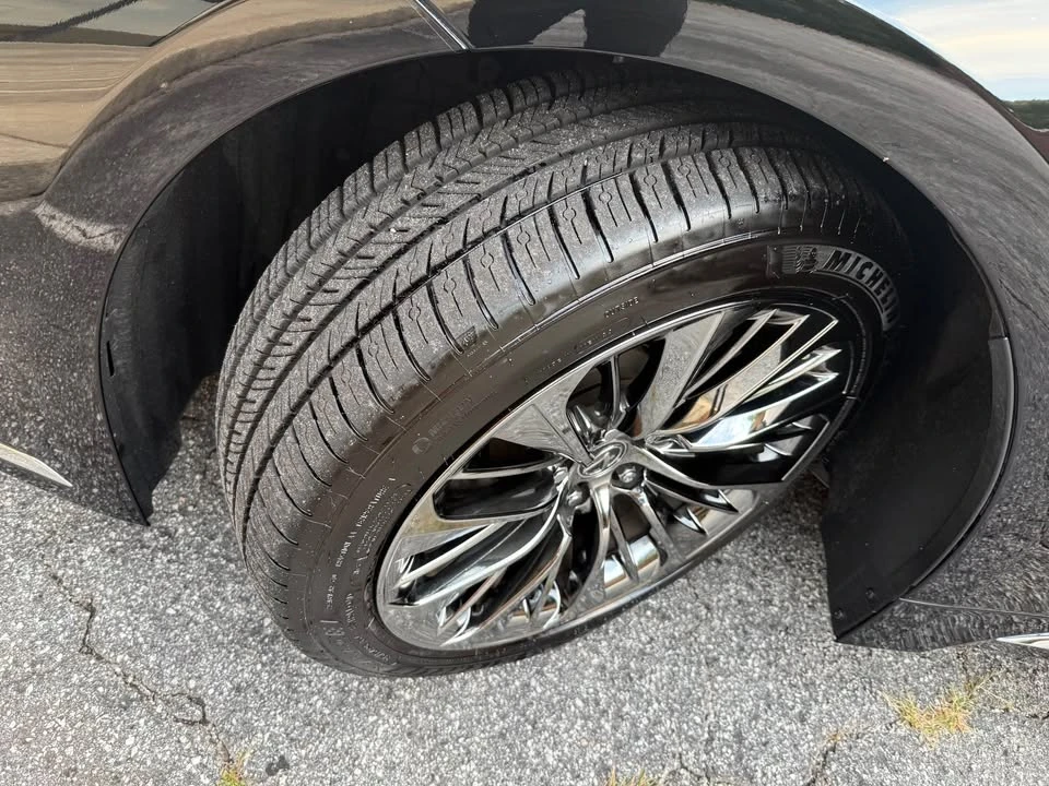 2021 Lexus LS 5th Gen - Image 13 of 17