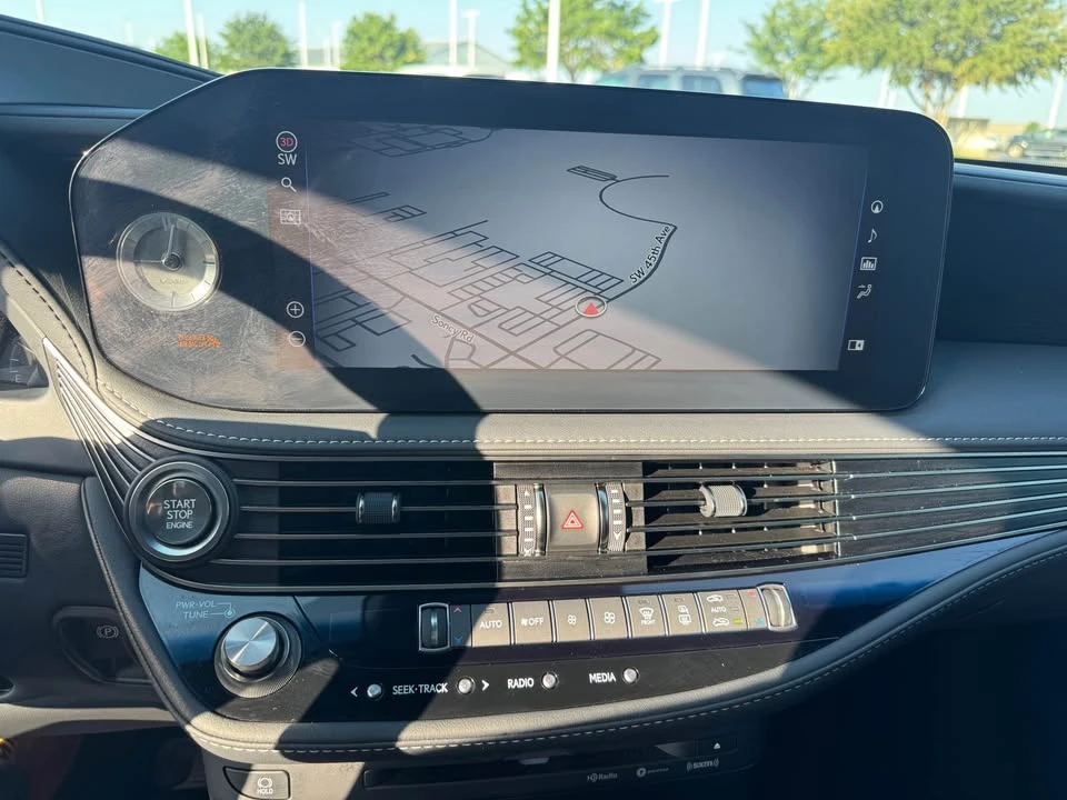 2021 Lexus LS 5th Gen - Image 11 of 15