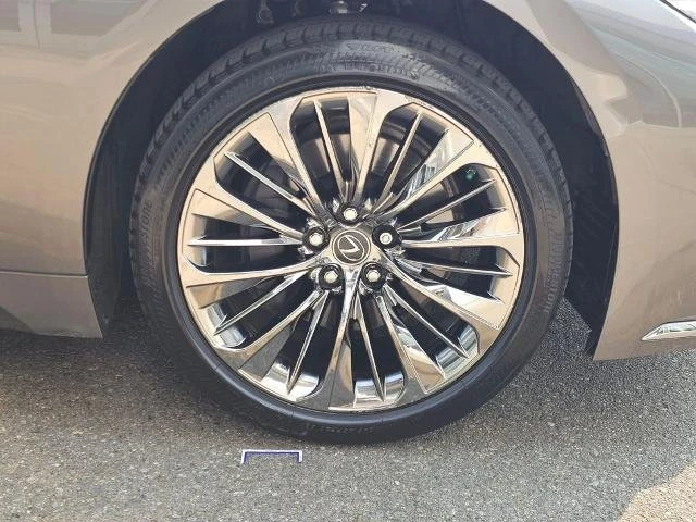 2021 Lexus LS 5th Gen - Image 8 of 17