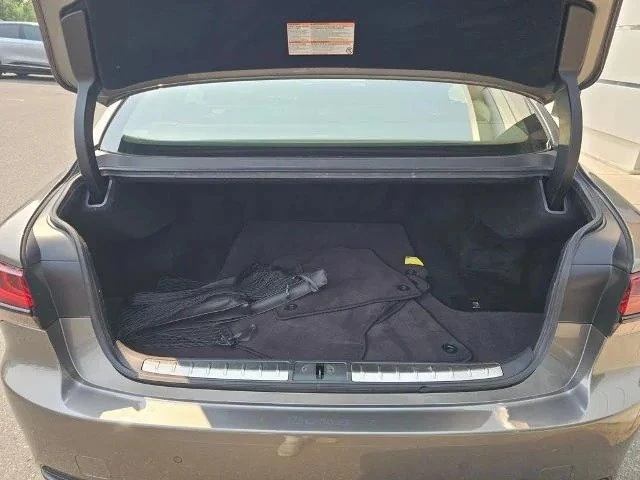 2021 Lexus LS 5th Gen - Image 15 of 17