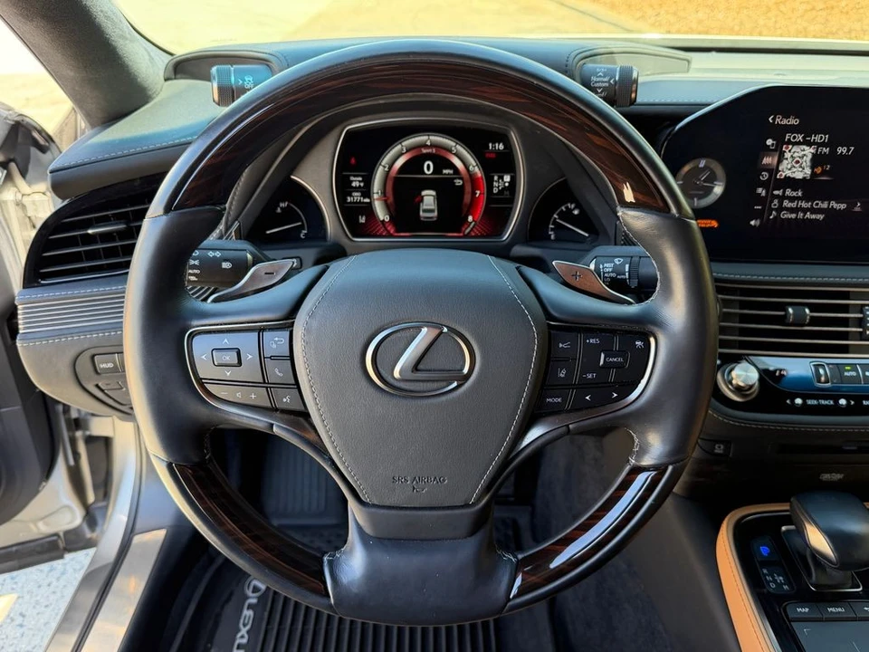 2021 Lexus LS 5th Gen - Image 18 of 21