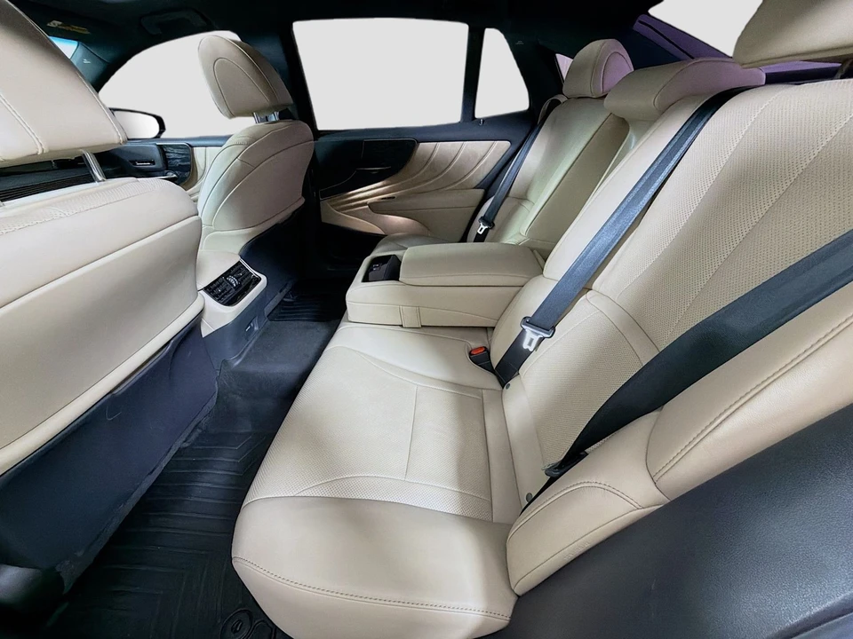 2021 Lexus LS 5th Gen - Image 25 of 31