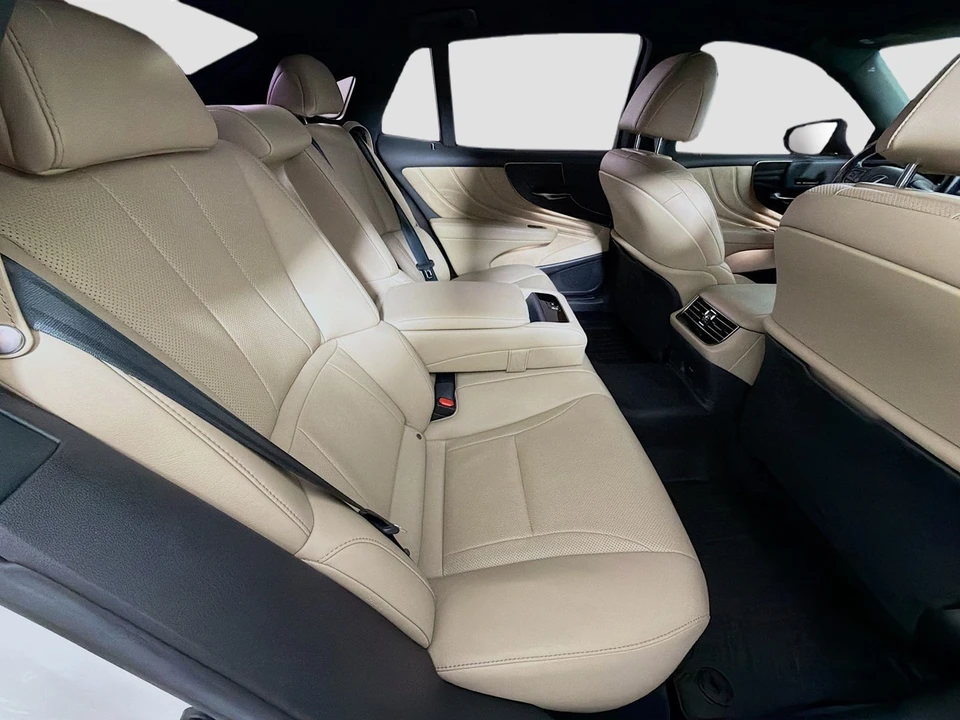 2021 Lexus LS 5th Gen - Image 30 of 31