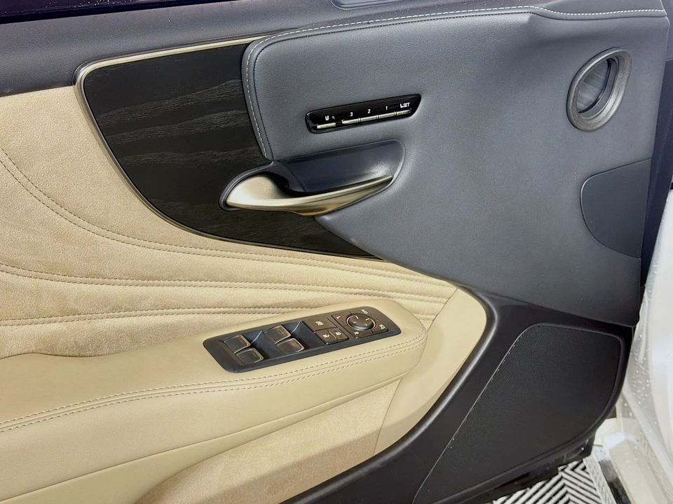 2021 Lexus LS 5th Gen - Image 21 of 31
