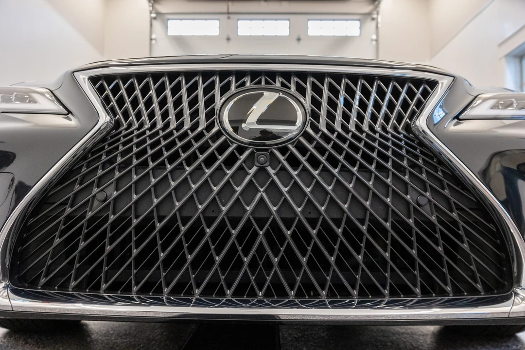 2021 Lexus LS 5th Gen - Image 22 of 31
