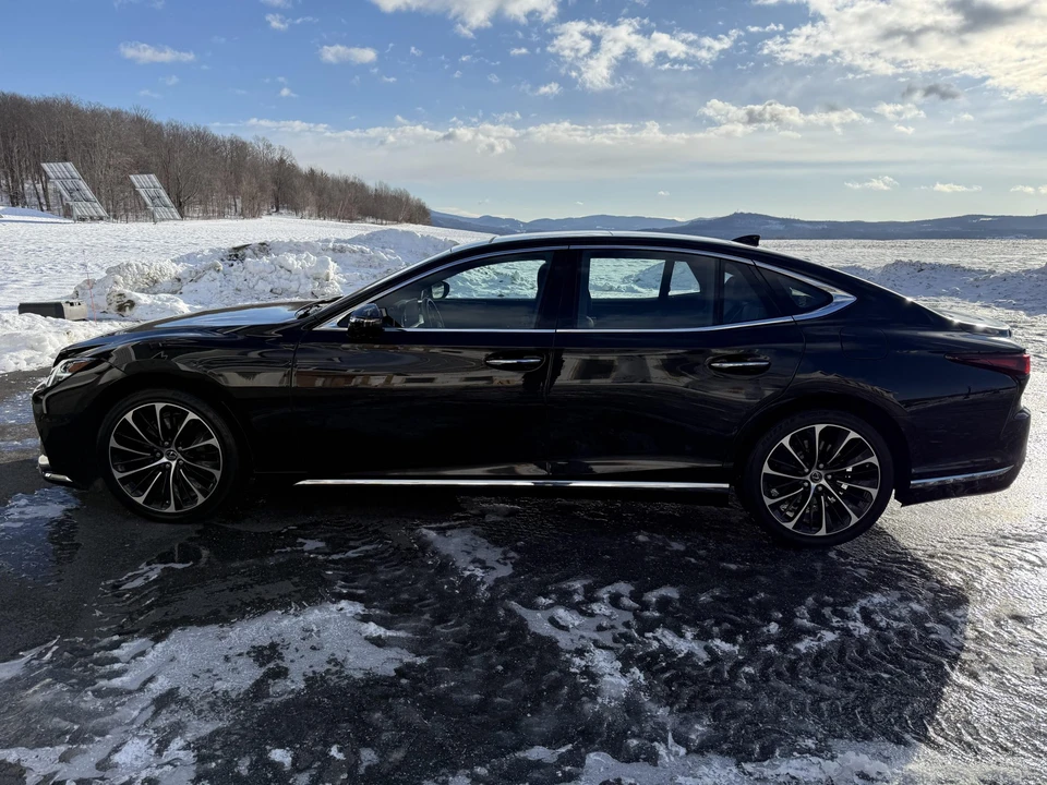 2021 Lexus LS 5th Gen - Image 16 of 31