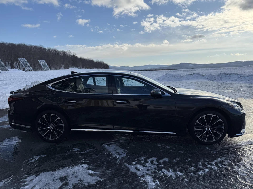 2021 Lexus LS 5th Gen - Image 17 of 31