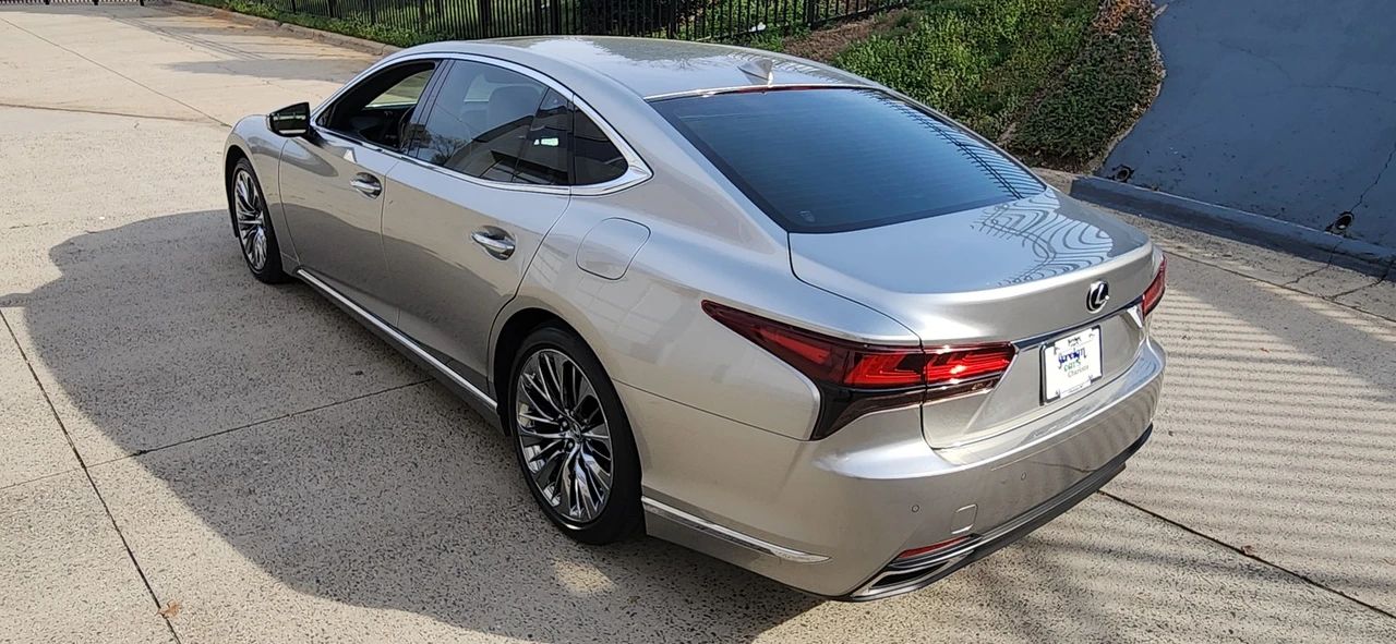 2021 Lexus LS 5th Gen - Image 16 of 21
