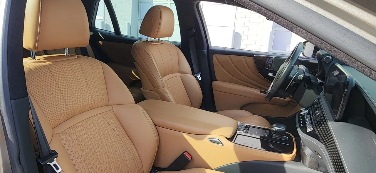 2021 Lexus LS 5th Gen - Image 12 of 21