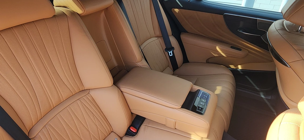 2021 Lexus LS 5th Gen - Image 15 of 21