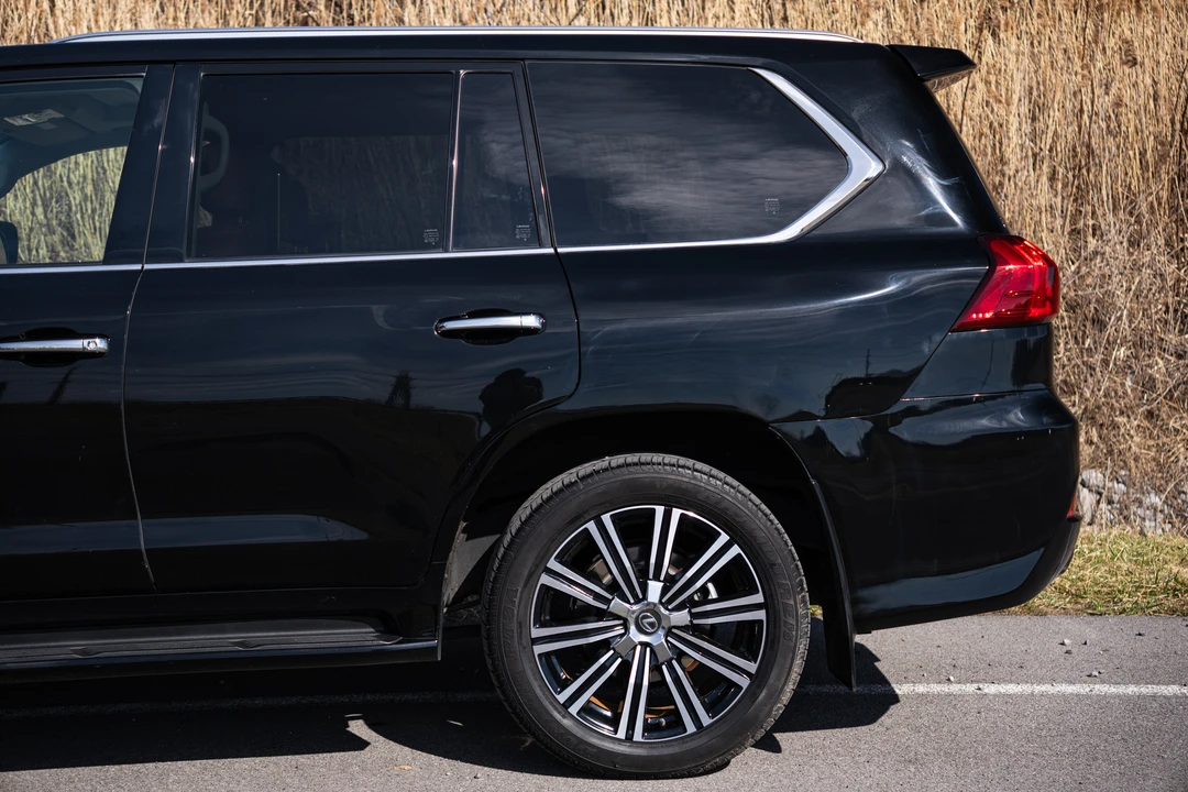 2021 Lexus LX 3rd Gen - Image 26 of 31