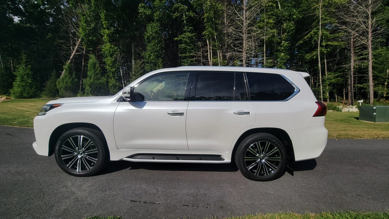 2021 Lexus LX 3rd Gen - Image 13 of 31