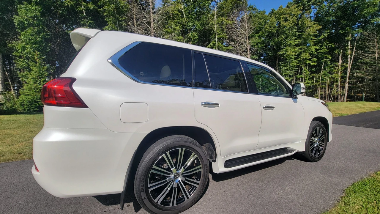 2021 Lexus LX 3rd Gen - Image 10 of 31
