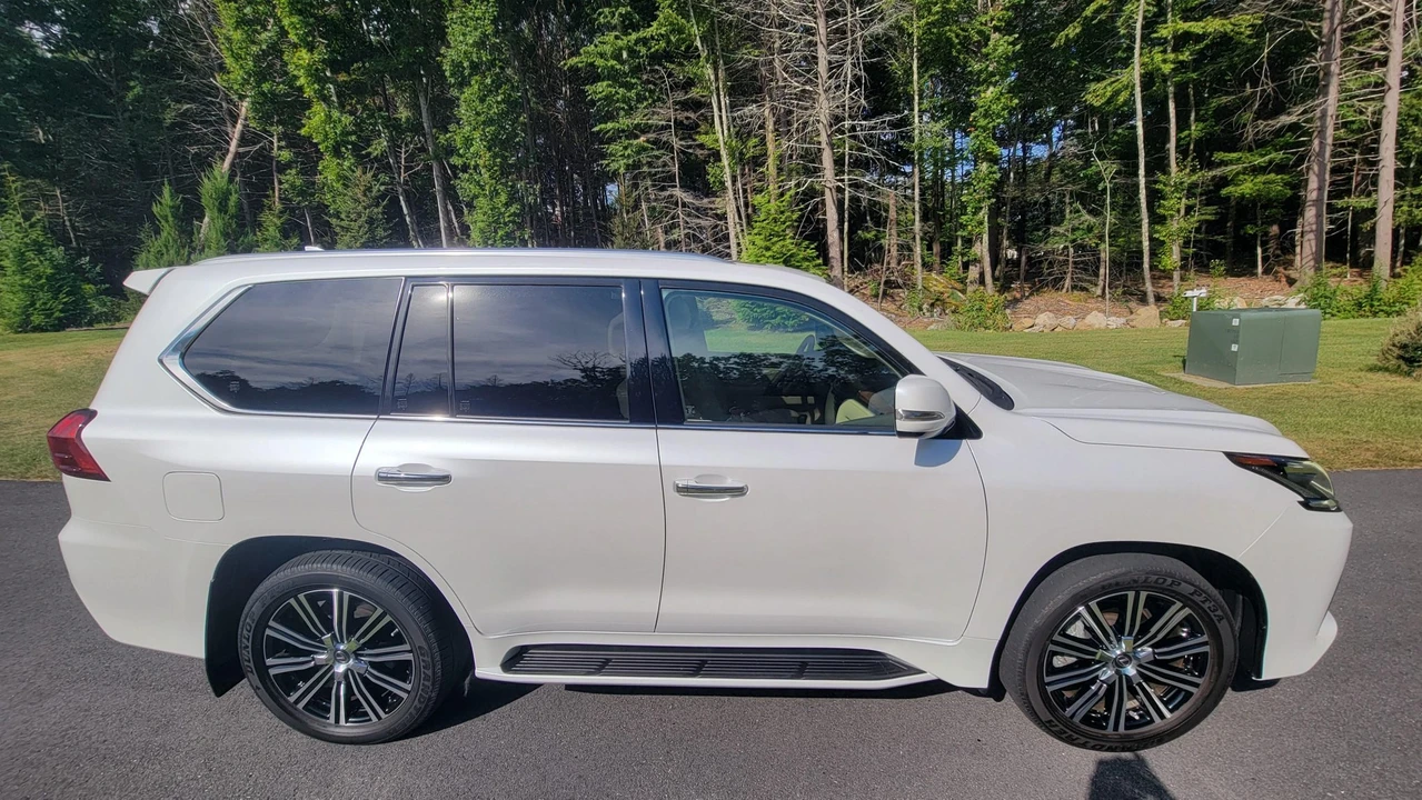 2021 Lexus LX 3rd Gen - Image 9 of 31