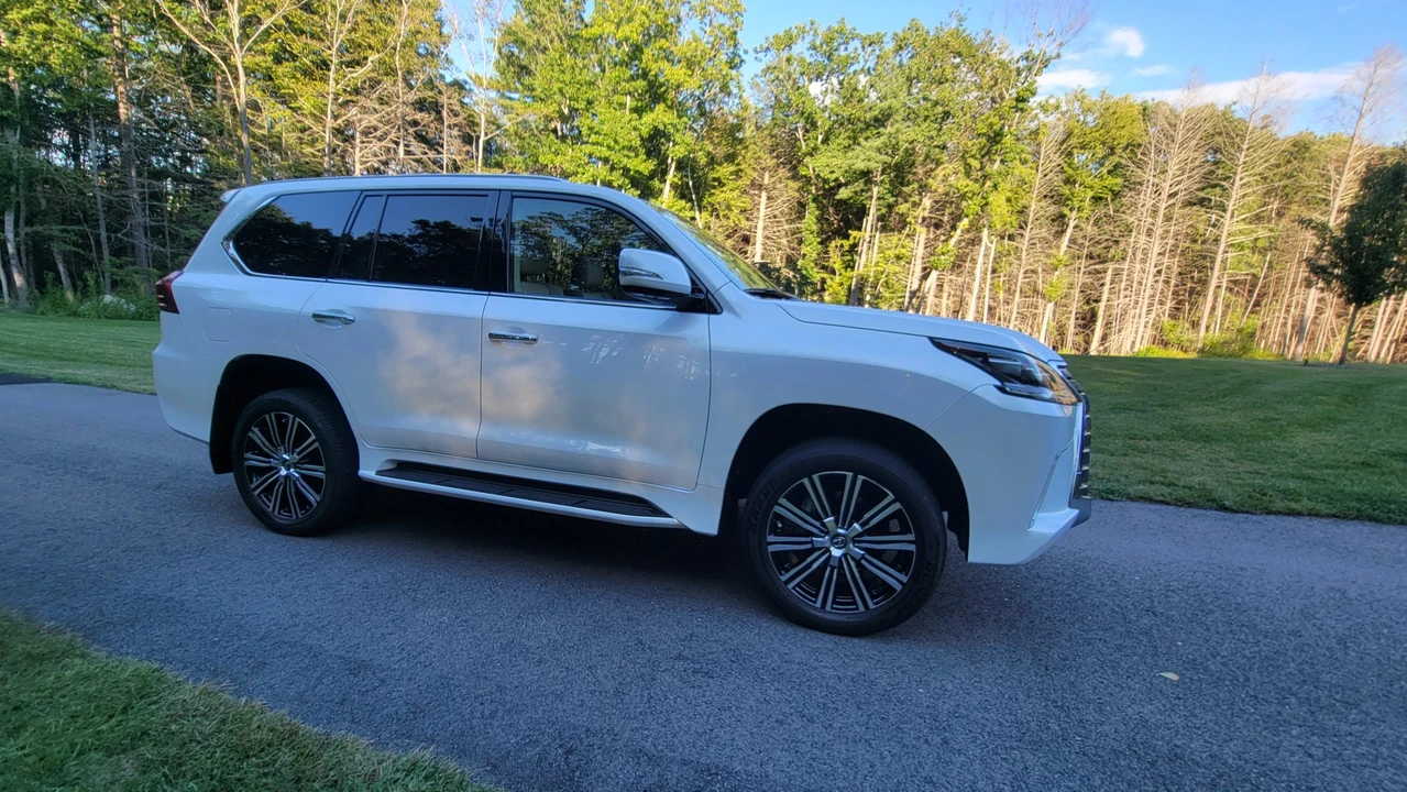 2021 Lexus LX 3rd Gen - Image 30 of 31